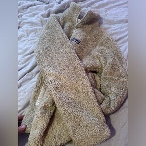 Women’s large Patagonia jacket. Excellent condition! Very warm and fuzzy!